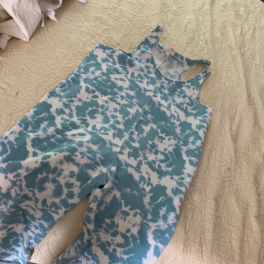 Woman’s tie dye fleece lounge